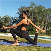 Profesora titulada de Hatha y Vinyasa yoga, formada en yoga para embarazadas y posparto e hipopresivos y Yoga.